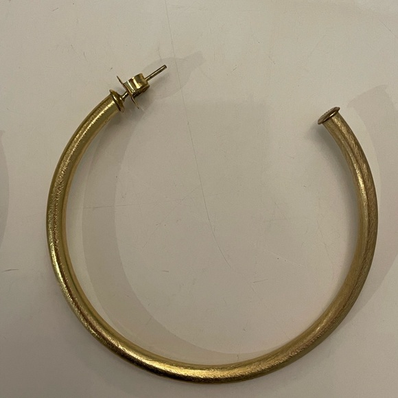Everybody's Favorite Hoops Sheila Fajl 2.5” - Picture 4 of 5